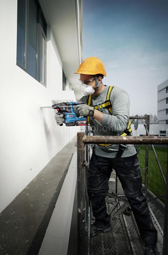 Bosch Profesyonel 18V Akülü Kombo Set GSR 18V-45 +GWS 18V-8 +GBH 18V-22  3x 4.0Ah Akü + Şarj Aleti - 0615A5007L